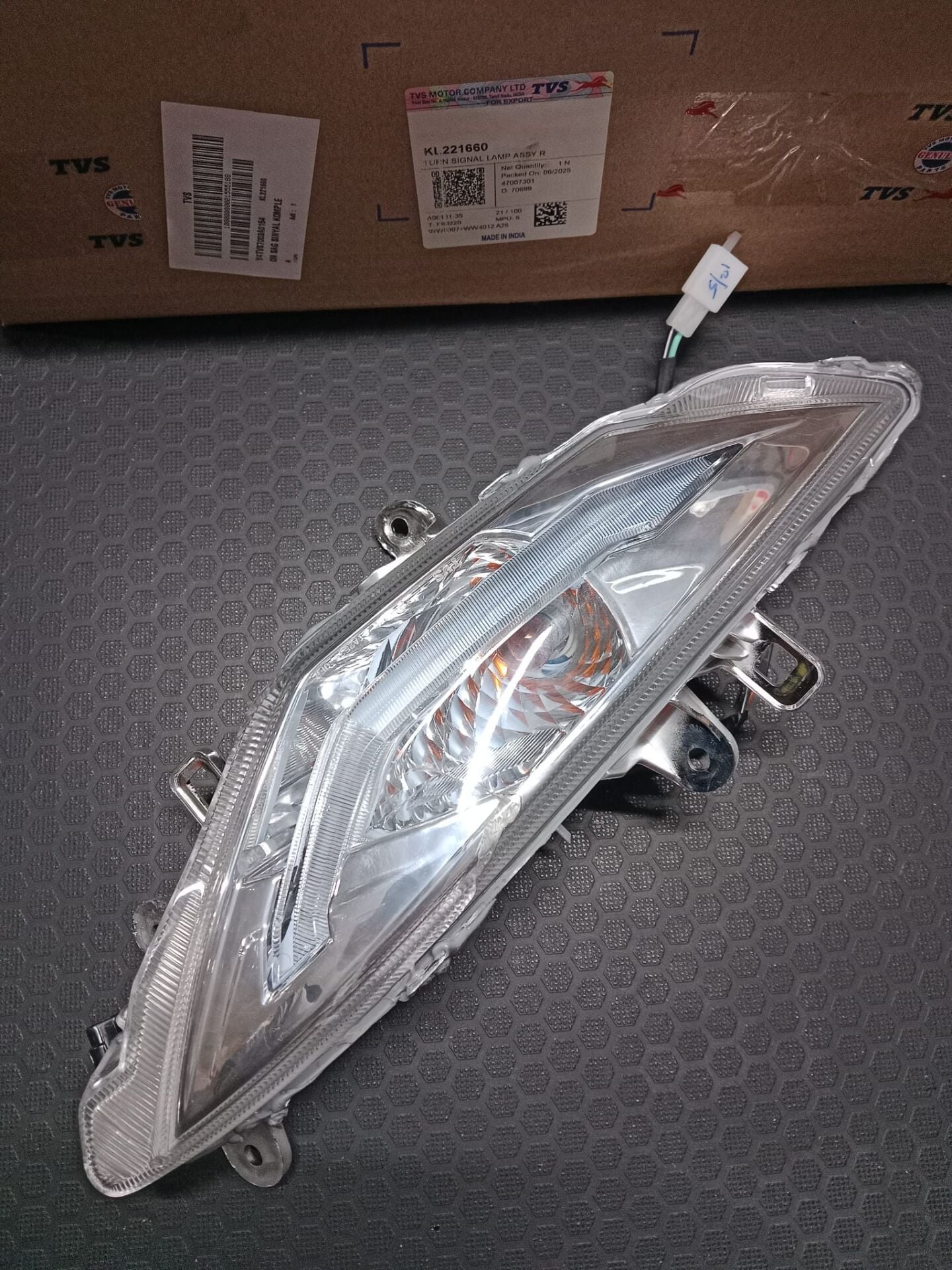 TVS Jupiter 125 Ön Sağ Sinyal Komple Outlet