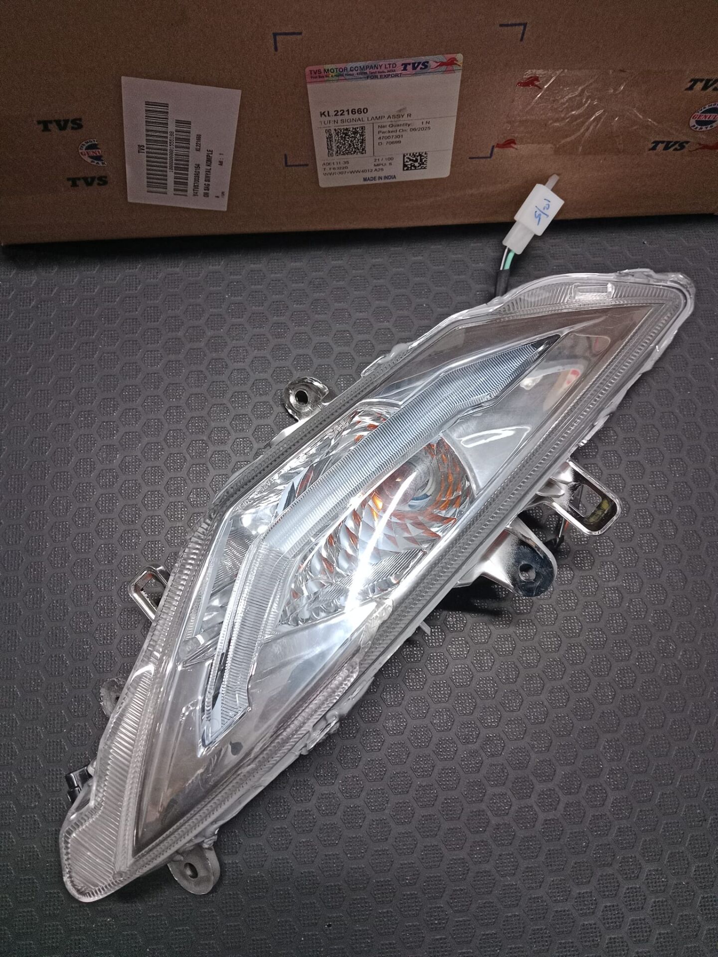 TVS Jupiter 125 Ön Sağ Sinyal Komple Outlet
